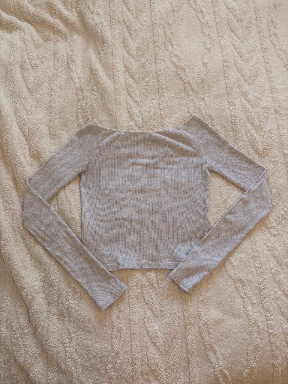 Brandy Melville Gray Ribbed Long Sleeve Cropped Top